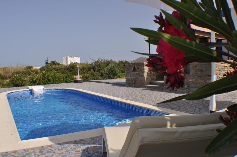 Property building, Garden, Swimming pool