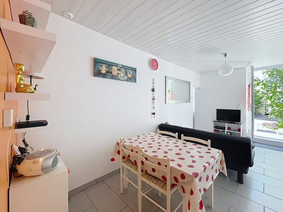 TV and multimedia, Dining area