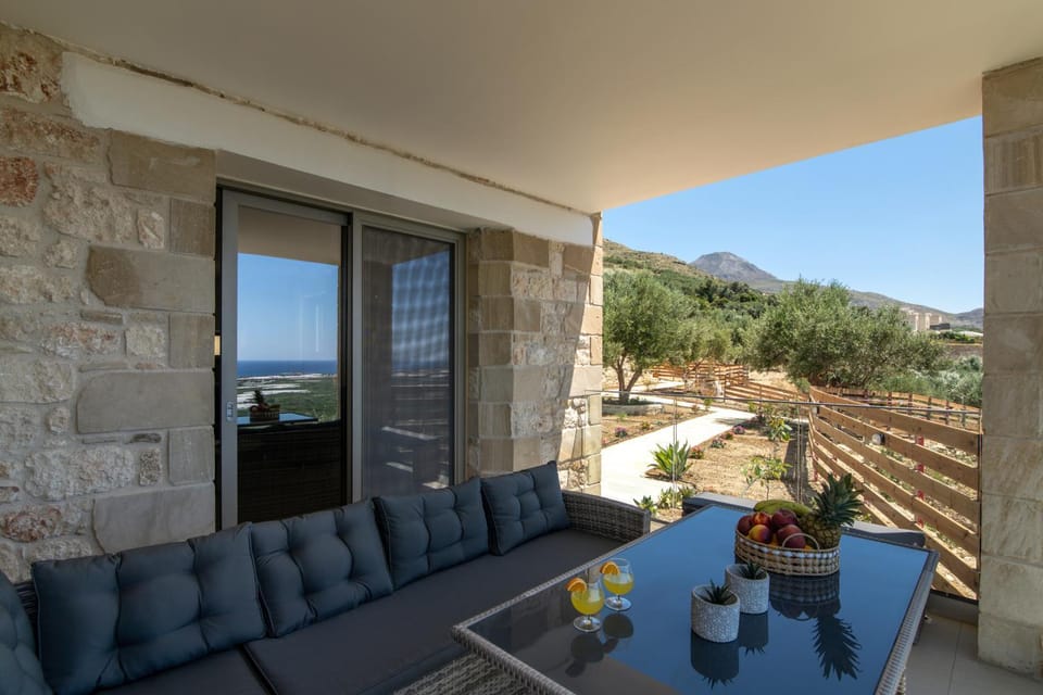 Day, Natural landscape, View (from property/room), Balcony/Terrace, Seating area, Mountain view