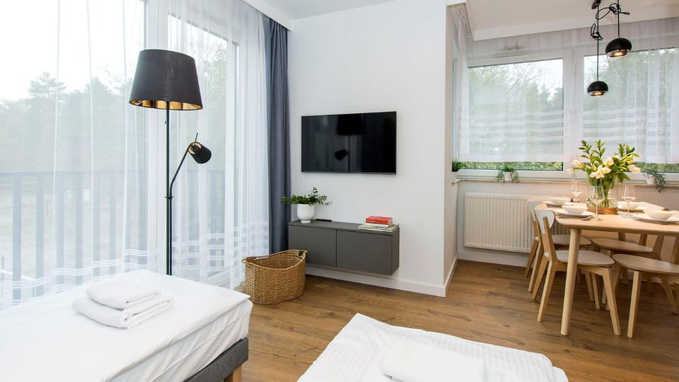 Bed, TV and multimedia, Kitchen or kitchenette, Living room, Photo of the whole room, Seating area, Dining area, Bedroom