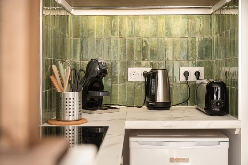 Coffee/tea facilities, toaster