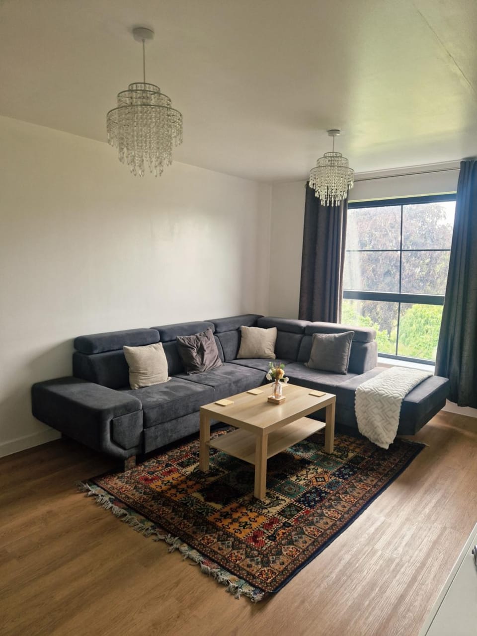 2 BedRoom Flat Near Heathrow & Windsor Free Parking Apartment in Slough