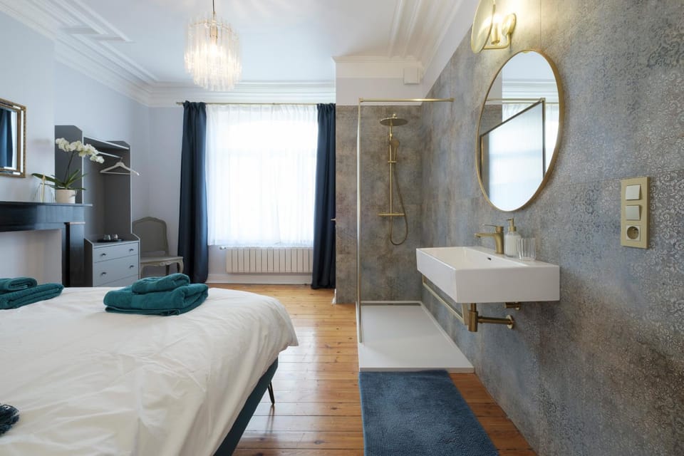 Bathroom, Photo of the whole room, Bedroom