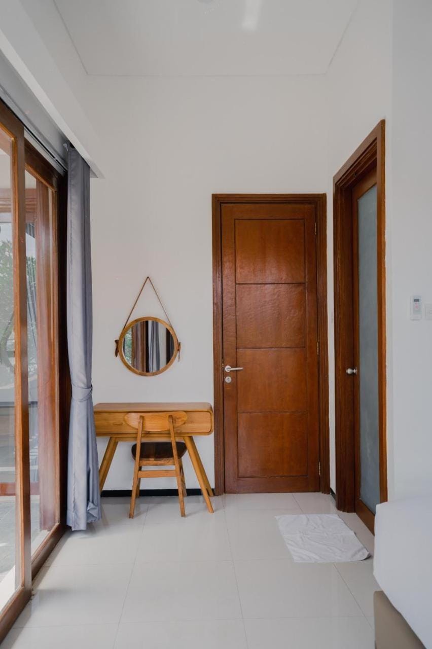 D'White Beach Villa By Island Villa Management Villa in Bali