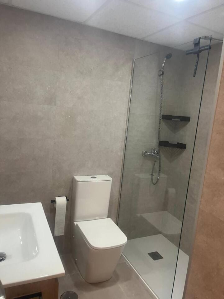 Shower, Toilet