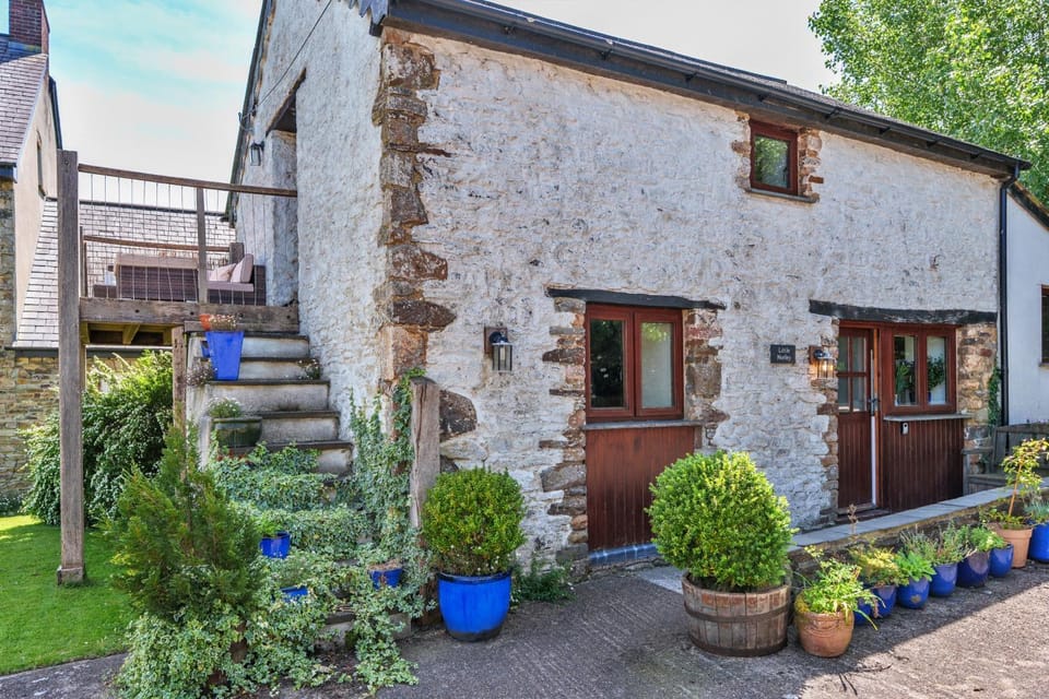 Property building, Facade/entrance, Off site