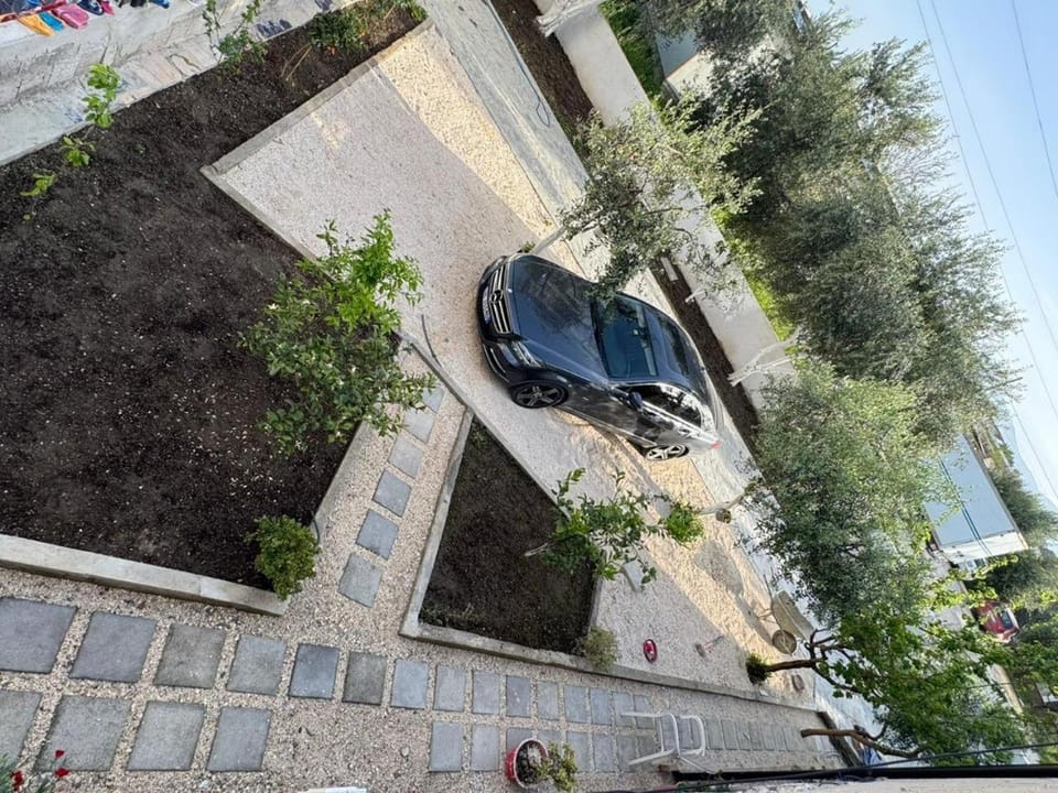 Garden, Parking