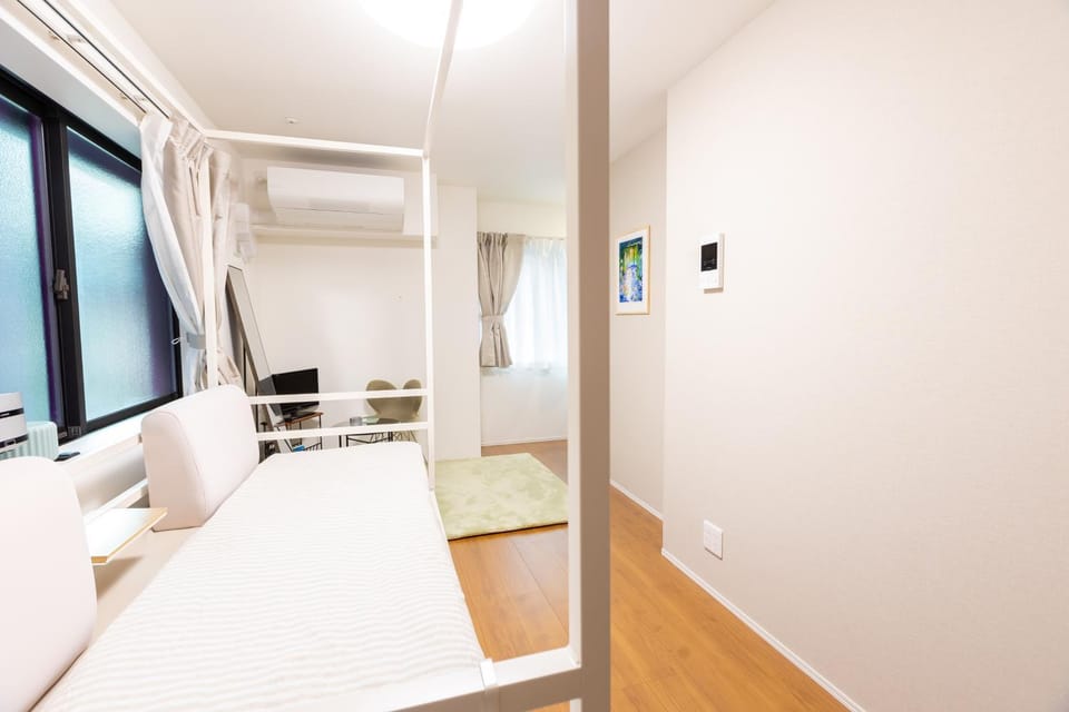 Bed, TV and multimedia, Photo of the whole room