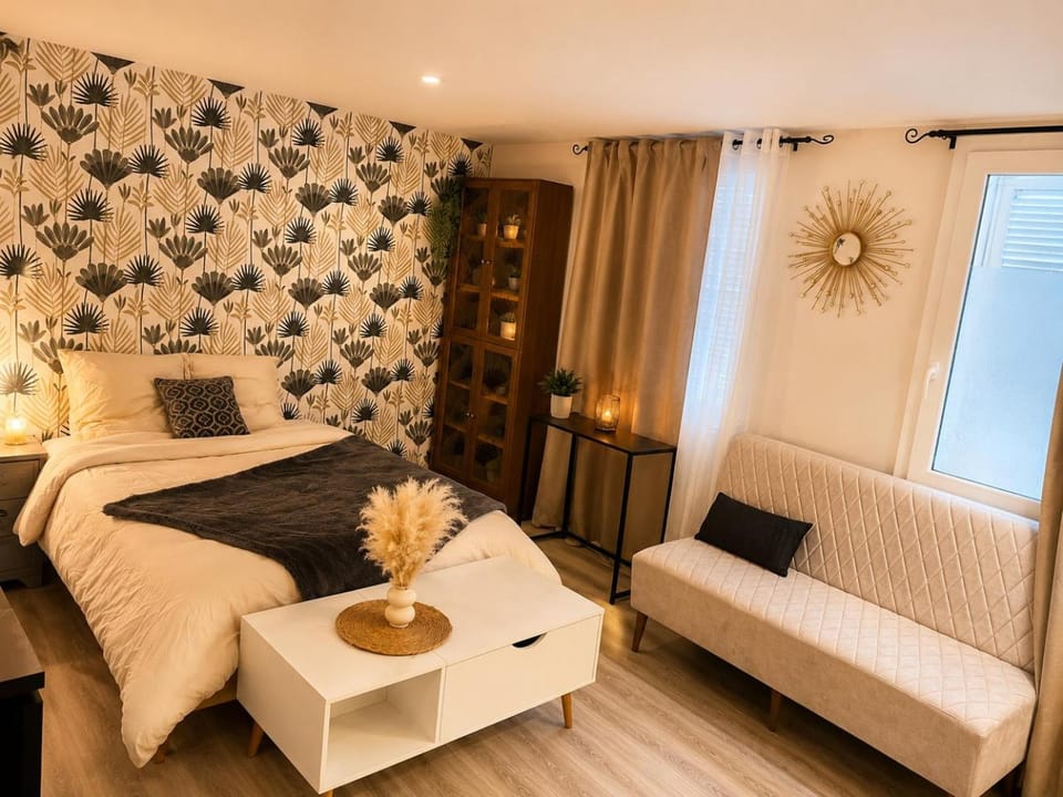 Photo of the whole room, Bedroom