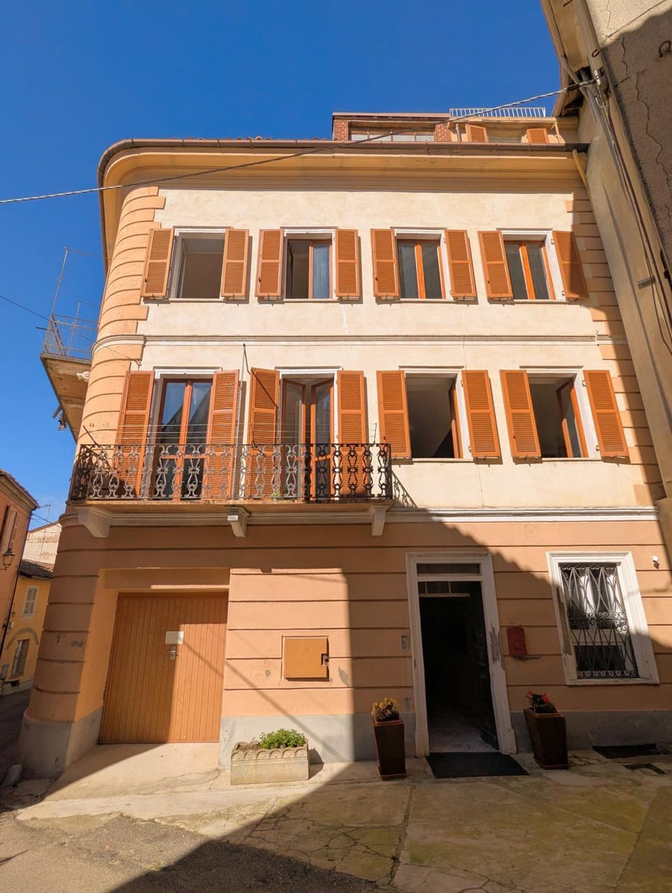 Property building, Facade/entrance