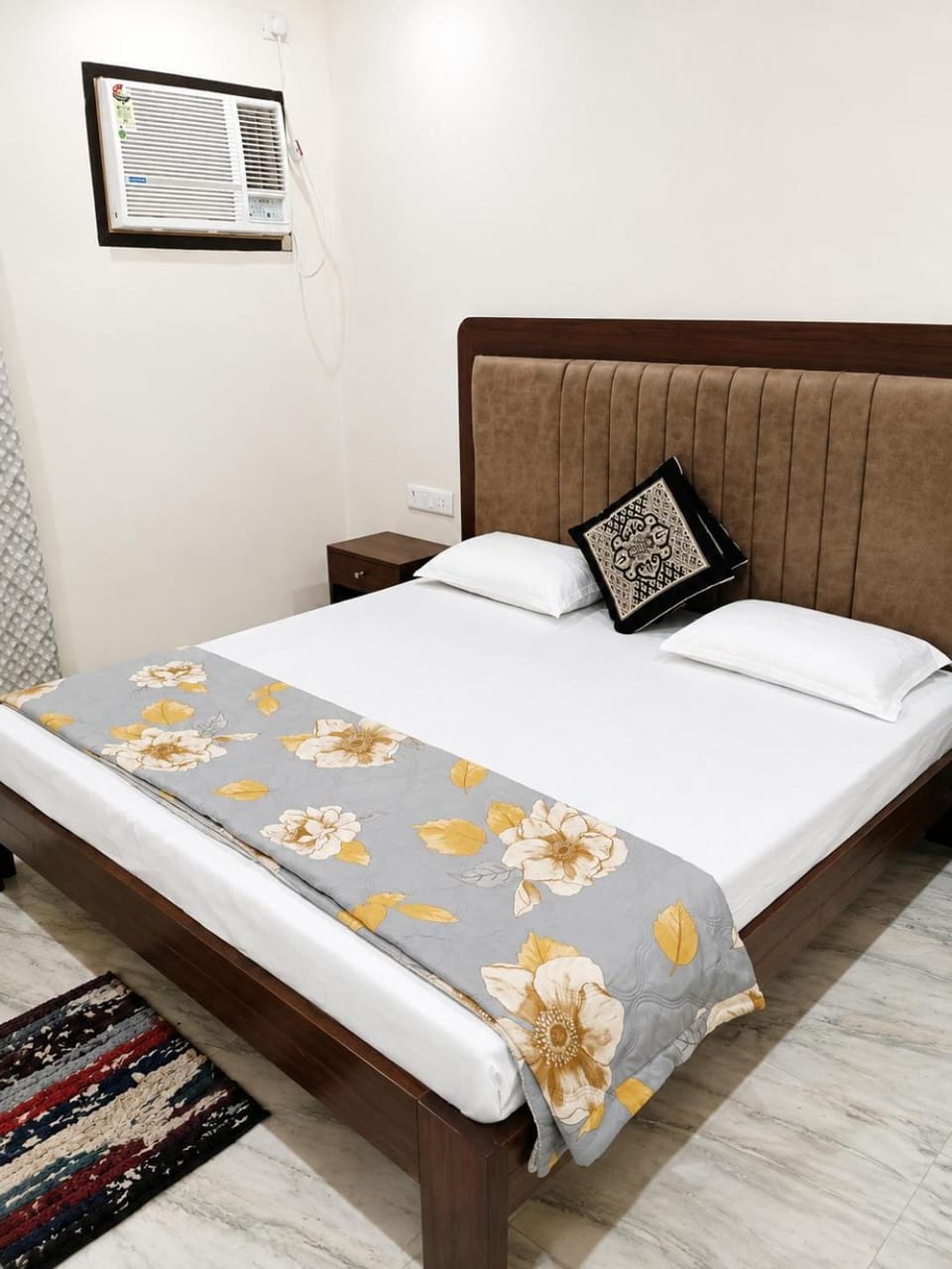 Bedroom, air conditioner