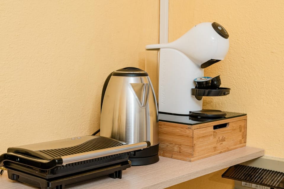 Coffee/tea facilities, toaster