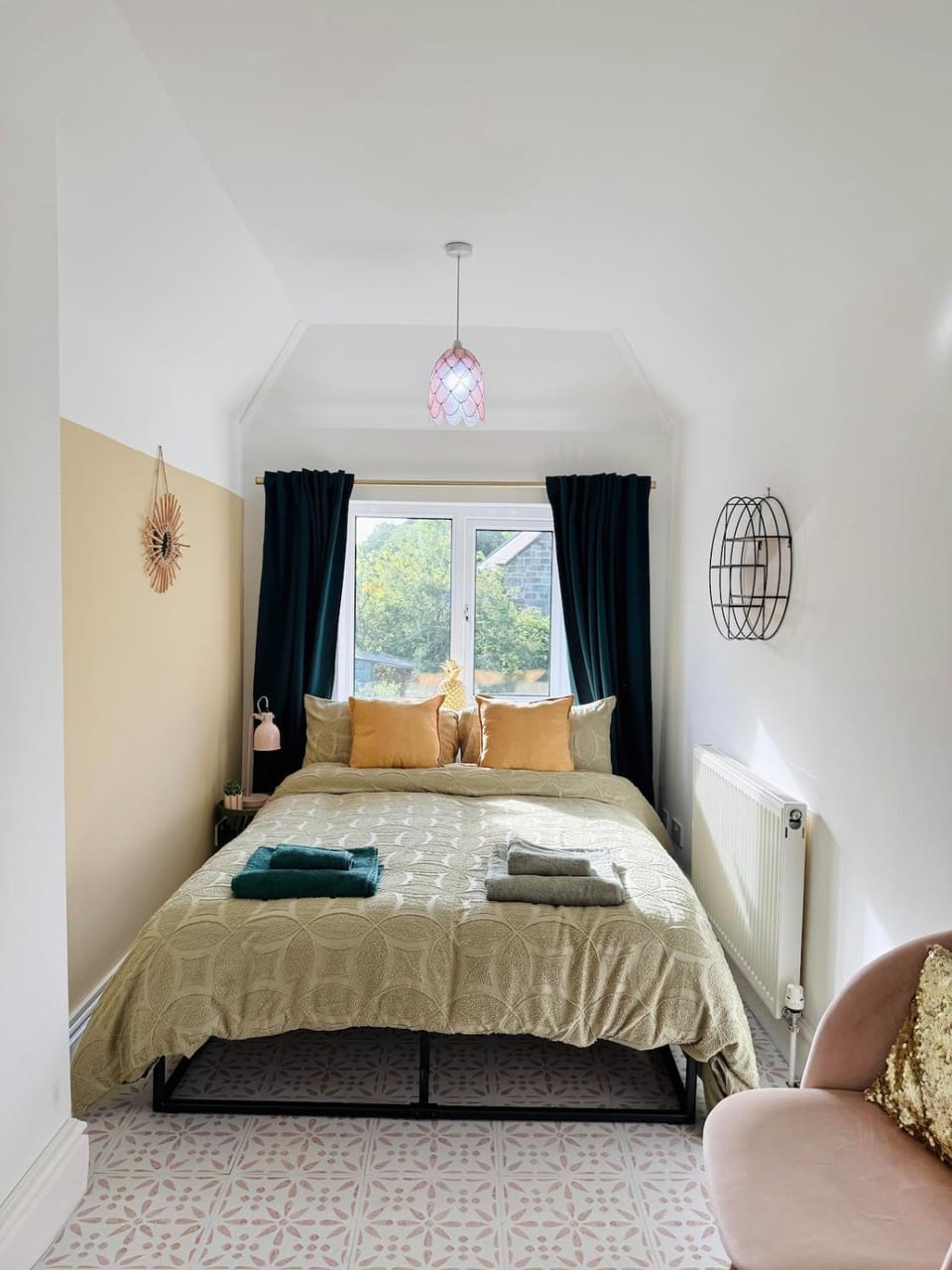Bed, Photo of the whole room, Bedroom