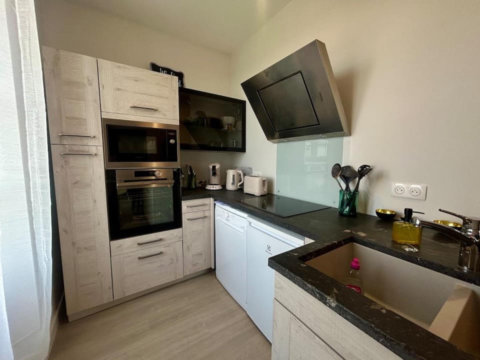 At 13 Benèze! House for 6 people, terrace, Wi-Fi House in Nouvelle-Aquitaine