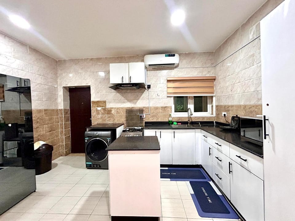Mex cozy three beds Parkview estate Ikoyi Apartment in Lagos