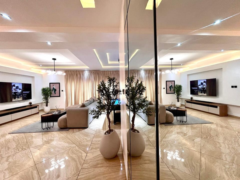 Mex cozy three beds Parkview estate Ikoyi Apartment in Lagos