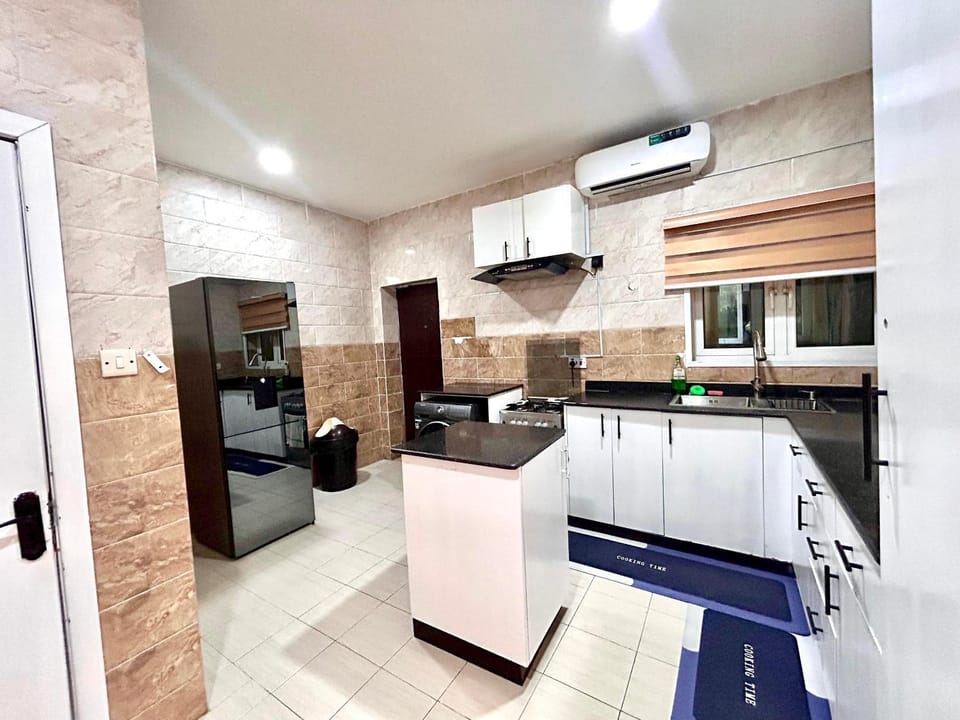 Mex cozy three beds Parkview estate Ikoyi Apartment in Lagos
