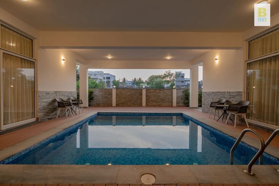 Swimming pool, Swimming pool