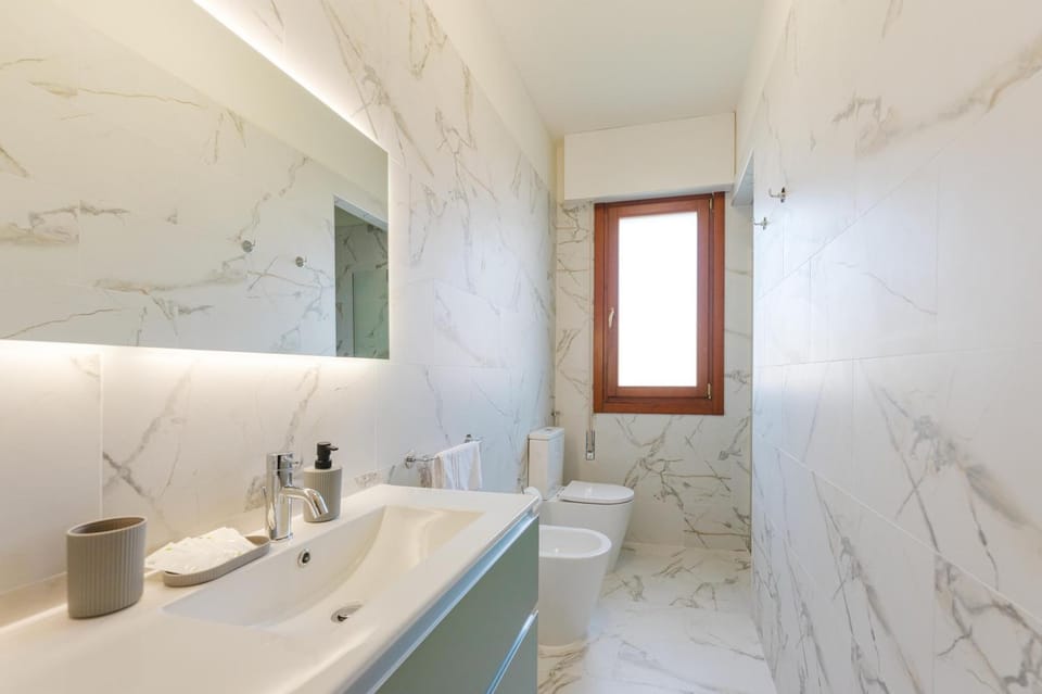 Shower, Toilet, bidet