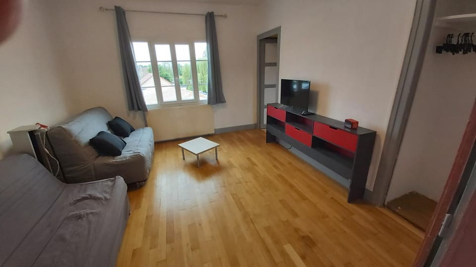 Maison comprenant Appartement 6 couchages parking gratuit proche centre ville Apartment in Paray-le-Monial