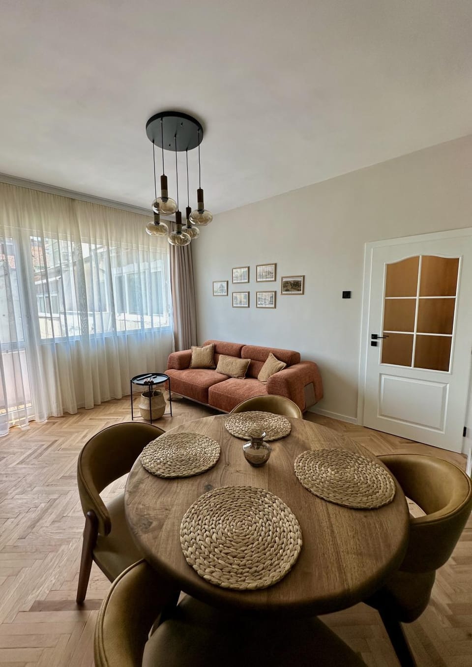 Living room, Seating area, Dining area, air conditioner