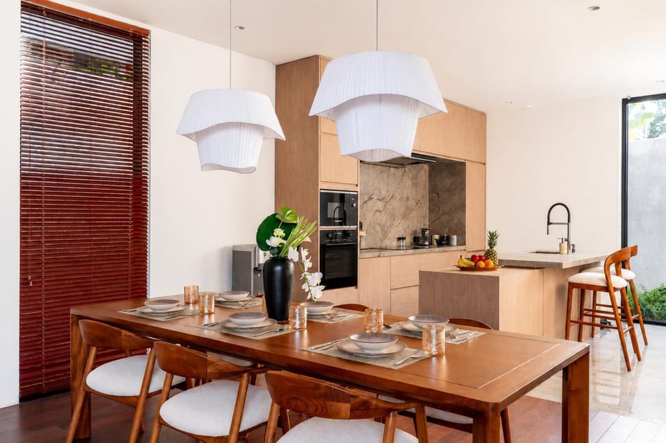 Seating area, kitchen