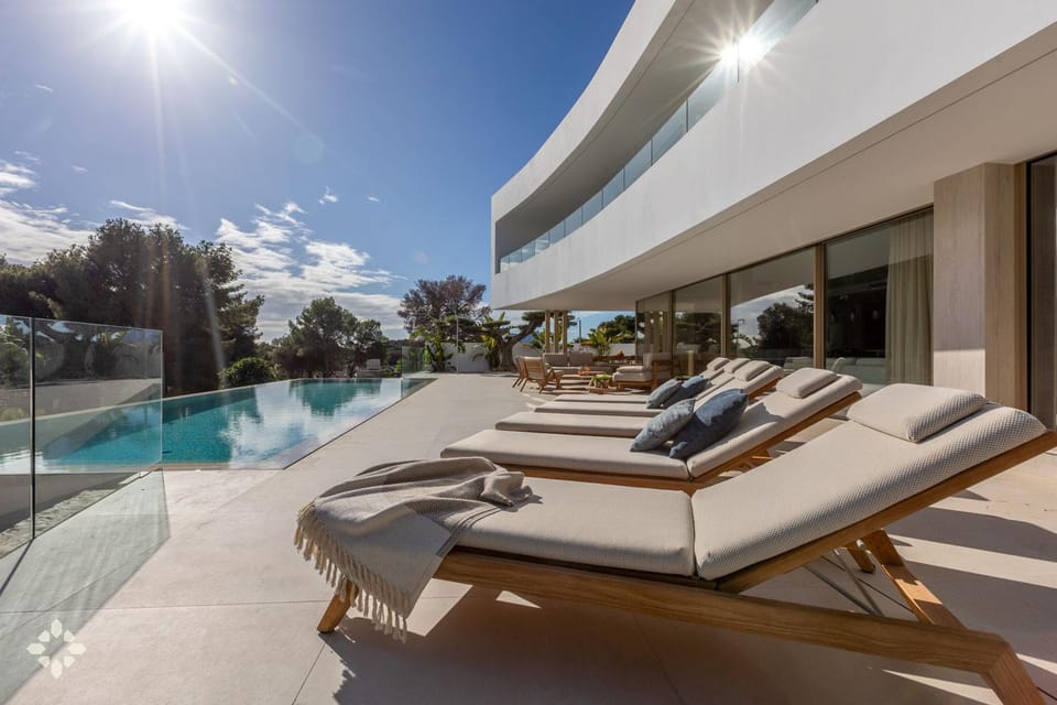 Patio, Day, Natural landscape, Living room, Seating area, Pool view, Swimming pool, sunbed