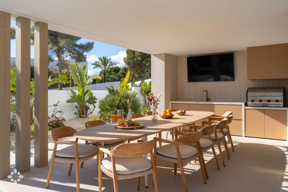 Patio, Communal lounge/ TV room, Day, Garden, TV and multimedia, View (from property/room), Balcony/Terrace, Kitchen or kitchenette, Dining area, Garden view, oven