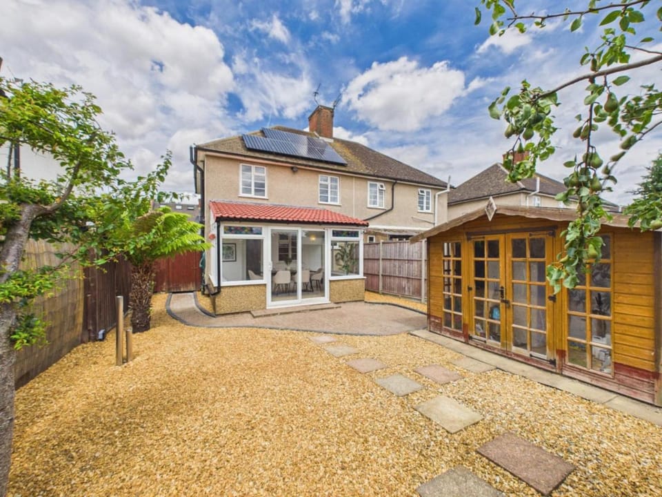 NEW Hatfield Retreat By Signature Stays - Spacious Home Free Parking Sleeps 5 Apartment in Hatfield