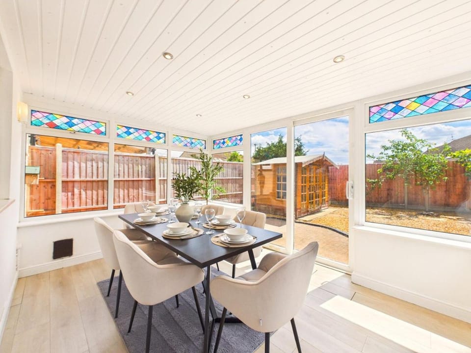 NEW Hatfield Retreat By Signature Stays - Spacious Home Free Parking Sleeps 5 Apartment in Hatfield
