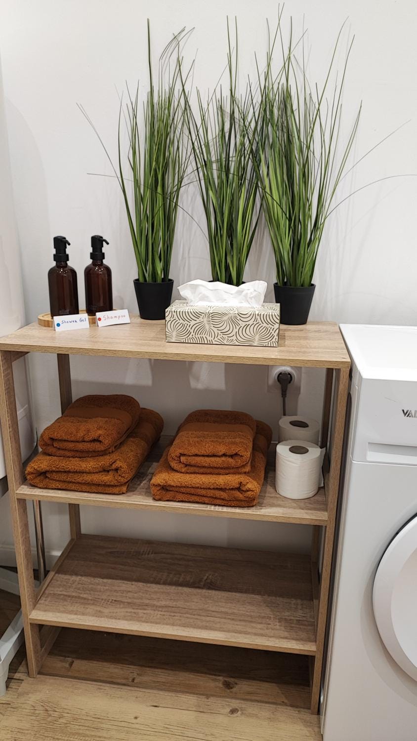 Bathroom, towels