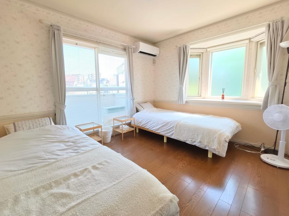 Bedroom, air conditioner