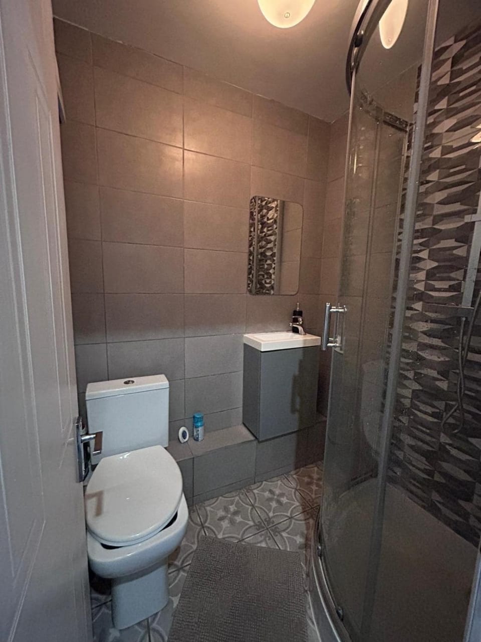 Shower, Toilet, Bathroom