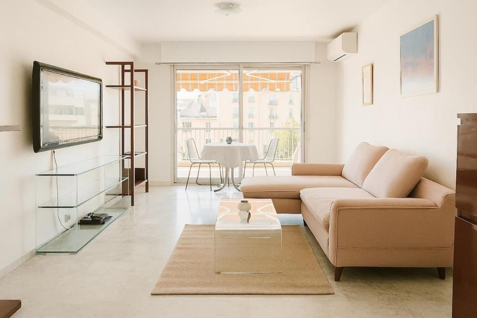 Charmant T2 climatisé a deux pas du Port Apartment in Nice