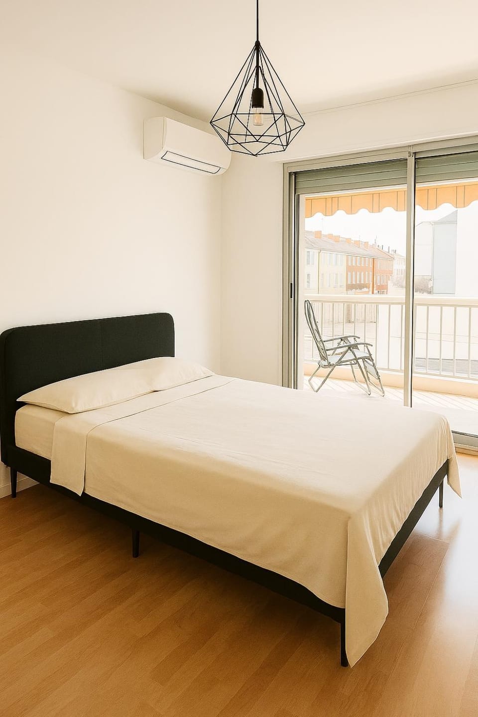 Charmant T2 climatisé a deux pas du Port Apartment in Nice
