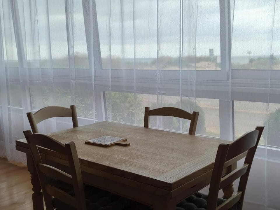 Les Sables, cozy cottage with stunning sea views Apartment in Courseulles-sur-Mer