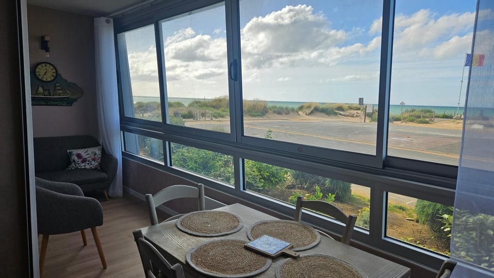 Les Sables, cozy cottage with stunning sea views Apartment in Courseulles-sur-Mer