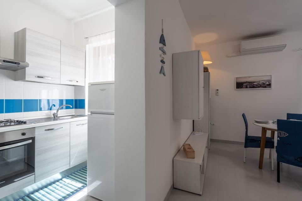 Kitchen or kitchenette, Living room, Seating area
