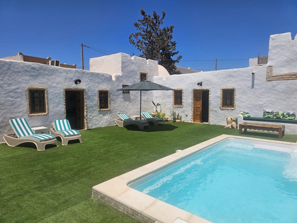 Garden view, Pool view, Swimming pool, sunbed
