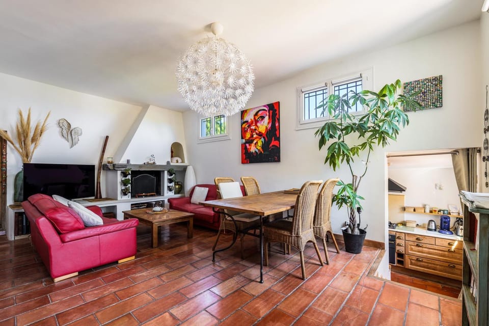 Charming Sea View Villa with Jacuzzi and Private Garden Villa in Nice