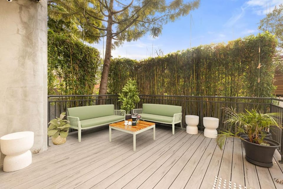 Communal lounge/ TV room, Balcony/Terrace