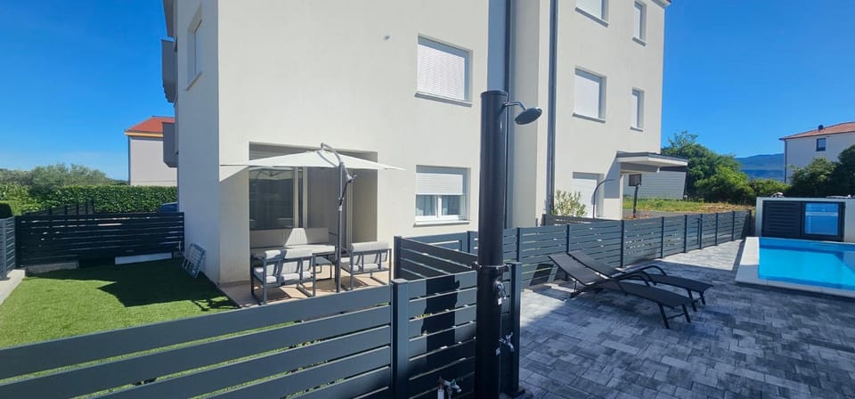 Property building, Swimming pool