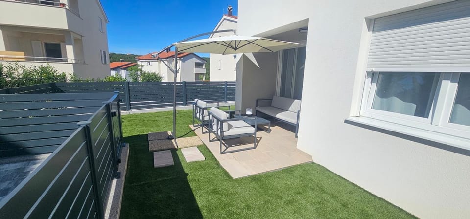Property building, Patio, sunbed