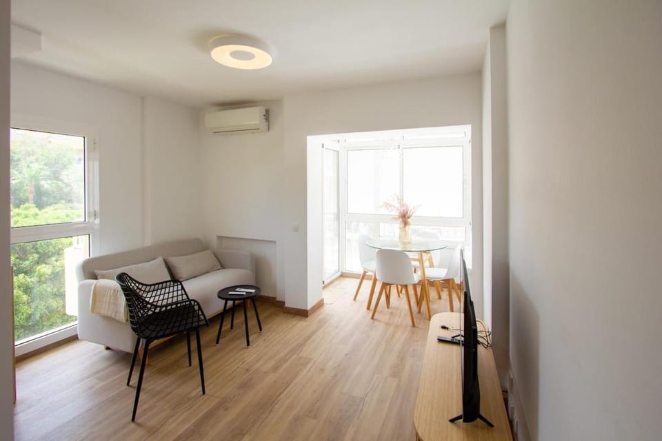 141-Fully Renovated, Shared Pools & Garden Apartment in Benalmadena