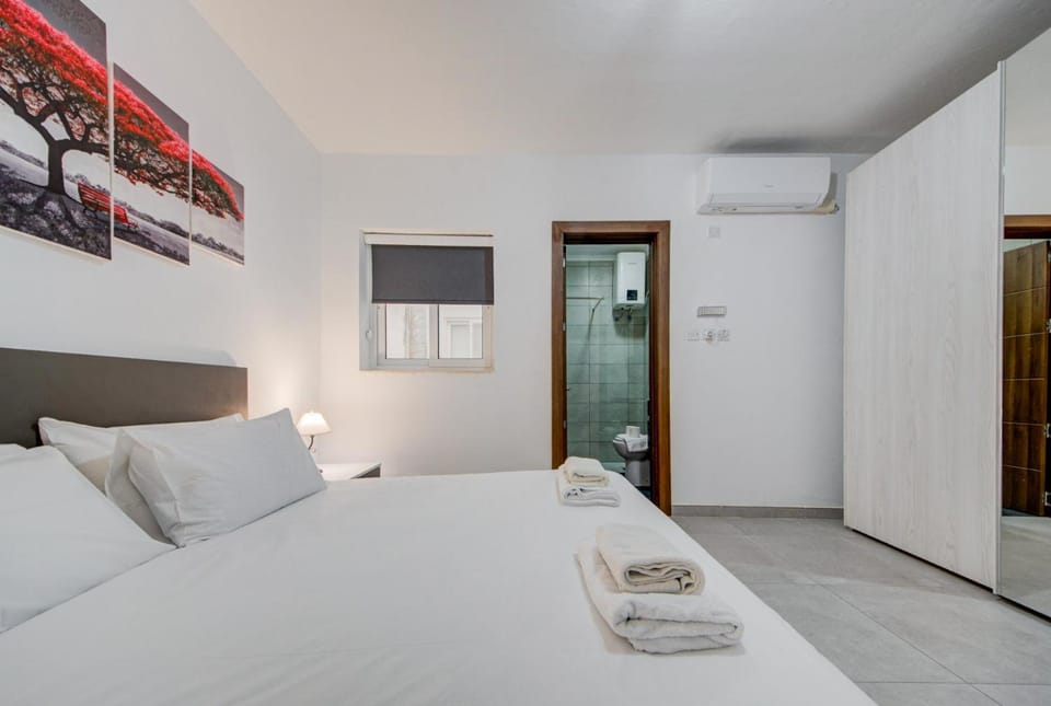 Bed, Photo of the whole room, Bedroom, towels, wardrobe