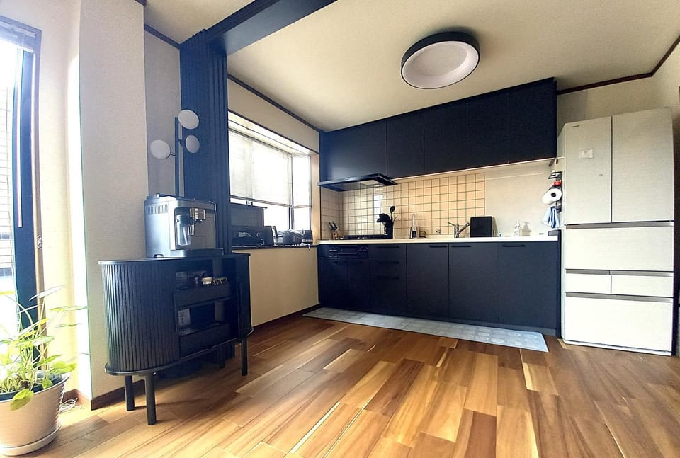 Coffee/tea facilities, Kitchen or kitchenette, oven, stove, kitchen