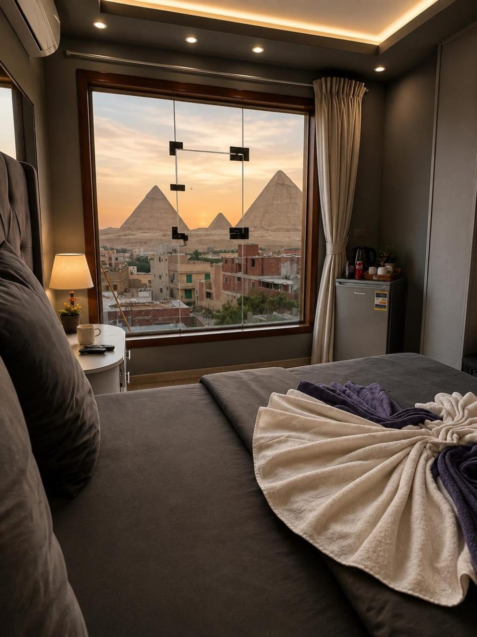 Bed, Natural landscape, Living room, Photo of the whole room, Seating area, Bedroom, Mountain view