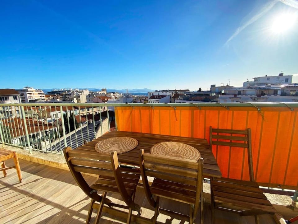 2P moderne avec terrasse et vue mer Apartment in Antibes