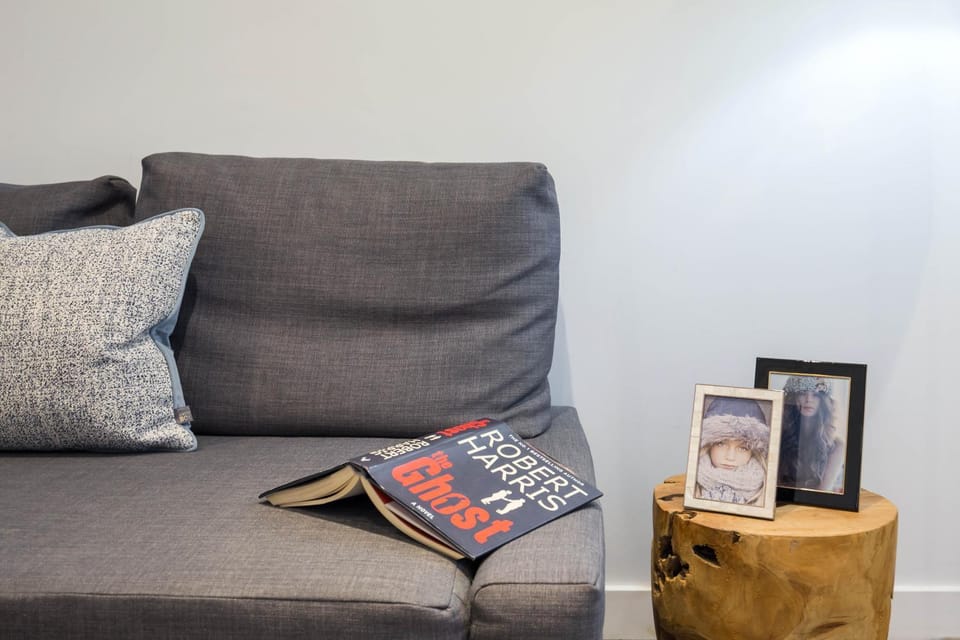 Urban Chic Rathbone Apartment in City of Westminster
