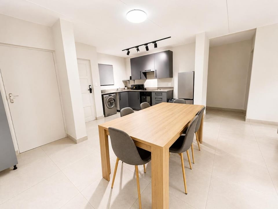 Dining area, kitchen